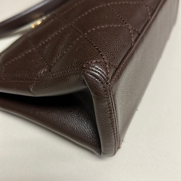 🔥🔥🔥Authentic Chanel Quilted Caviar Leather CC Logo Tote Bag - Picture 8 of 16